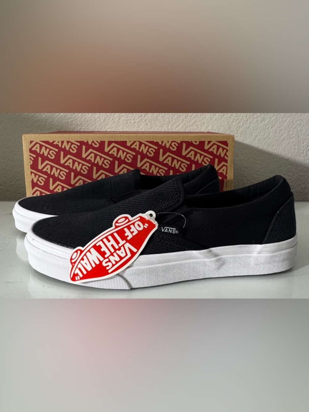 Vans Classic Slip-On in Herringbone Black in Size 8